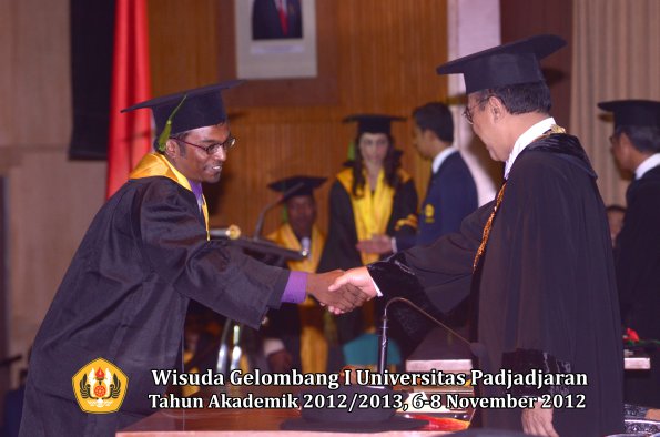 wisuda-unpad-gel-i-ta-2012_2013-fakultas-kedokteran-oleh-rektor-091