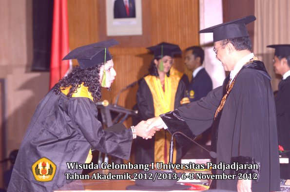 wisuda-unpad-gel-i-ta-2012_2013-fakultas-kedokteran-oleh-rektor-095