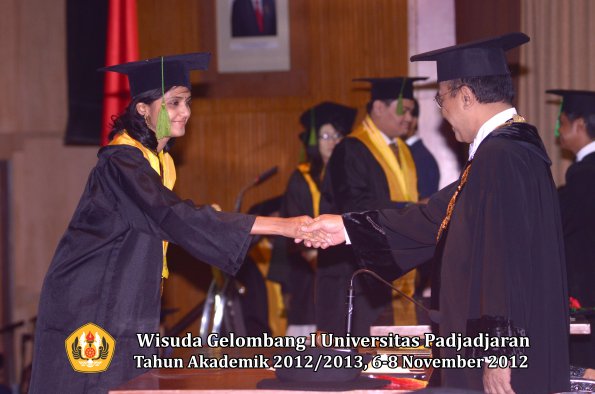 wisuda-unpad-gel-i-ta-2012_2013-fakultas-kedokteran-oleh-rektor-096