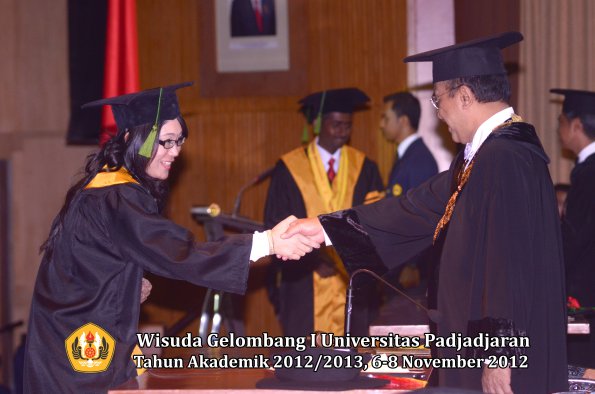 wisuda-unpad-gel-i-ta-2012_2013-fakultas-kedokteran-oleh-rektor-098