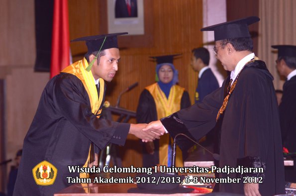 wisuda-unpad-gel-i-ta-2012_2013-fakultas-kedokteran-oleh-rektor-100