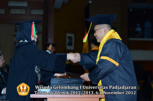wisuda-unpad-gel-i-ta-2012_2013-fakultas-mipa-oleh-dekan-023