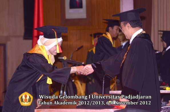 wisuda-unpad-gel-i-ta-2012_2013-fakultas-mipa-oleh-rektor-027