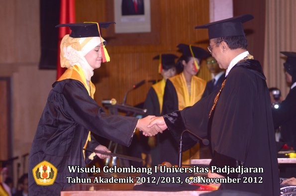 wisuda-unpad-gel-i-ta-2012_2013-fakultas-mipa-oleh-rektor-039