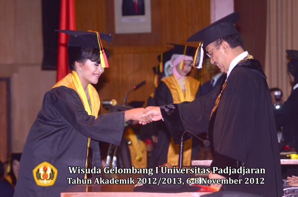 wisuda-unpad-gel-i-ta-2012_2013-fakultas-mipa-oleh-rektor-041