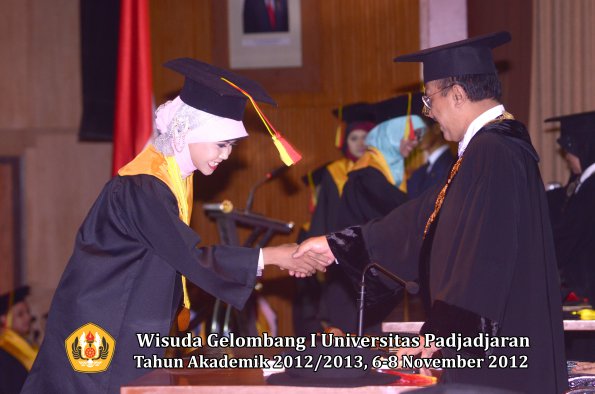 wisuda-unpad-gel-i-ta-2012_2013-fakultas-mipa-oleh-rektor-042