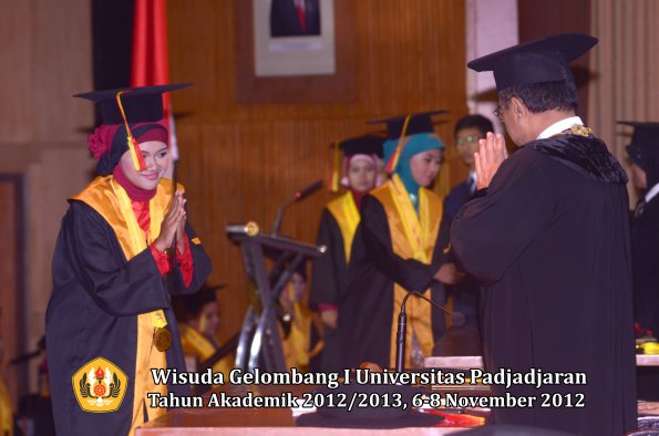 wisuda-unpad-gel-i-ta-2012_2013-fakultas-mipa-oleh-rektor-044