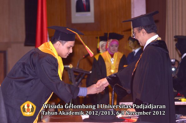 wisuda-unpad-gel-i-ta-2012_2013-fakultas-mipa-oleh-rektor-049