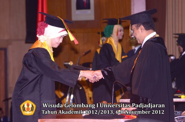 wisuda-unpad-gel-i-ta-2012_2013-fakultas-mipa-oleh-rektor-051