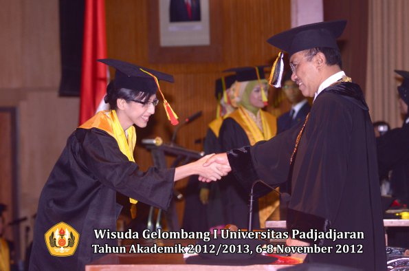 wisuda-unpad-gel-i-ta-2012_2013-fakultas-mipa-oleh-rektor-059