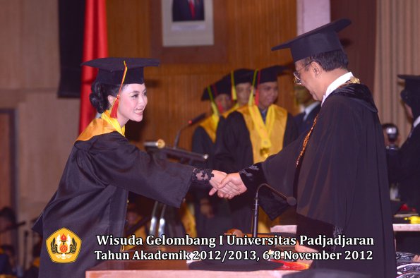 wisuda-unpad-gel-i-ta-2012_2013-fakultas-mipa-oleh-rektor-065