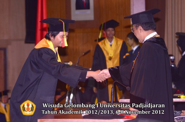 wisuda-unpad-gel-i-ta-2012_2013-fakultas-mipa-oleh-rektor-067