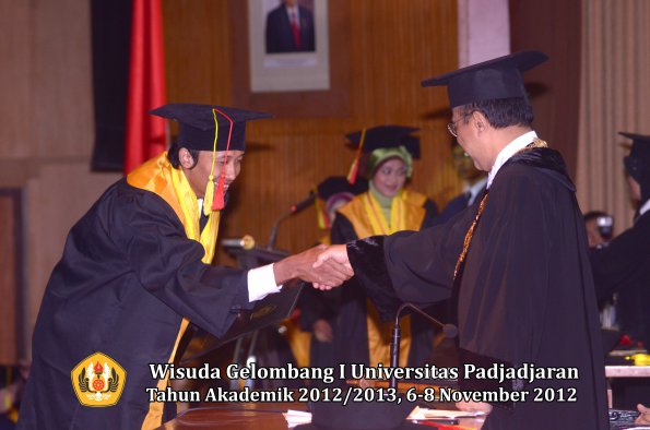 wisuda-unpad-gel-i-ta-2012_2013-fakultas-mipa-oleh-rektor-068