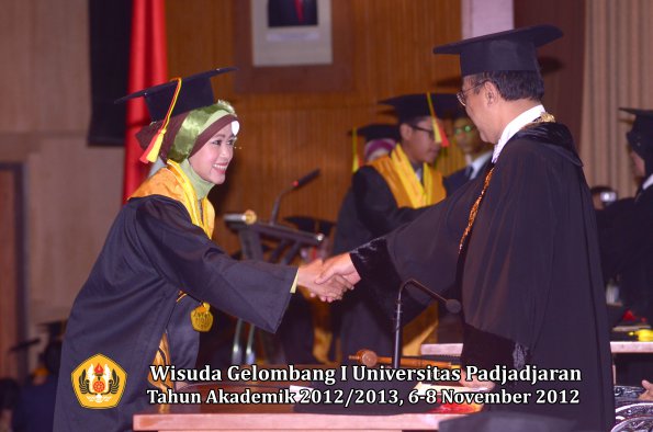 wisuda-unpad-gel-i-ta-2012_2013-fakultas-mipa-oleh-rektor-069