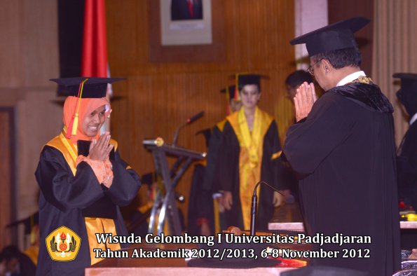 wisuda-unpad-gel-i-ta-2012_2013-fakultas-mipa-oleh-rektor-072