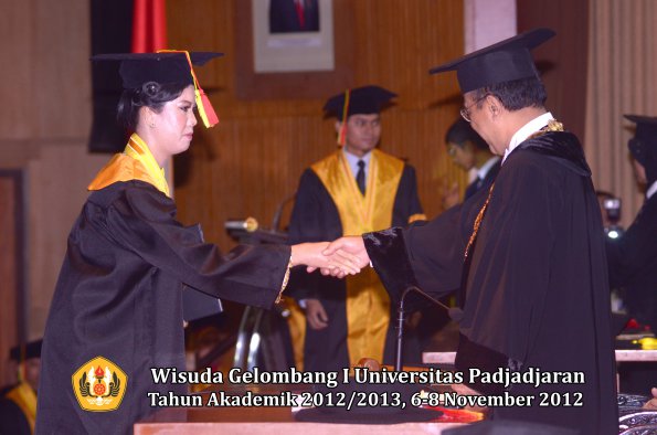 wisuda-unpad-gel-i-ta-2012_2013-fakultas-mipa-oleh-rektor-073