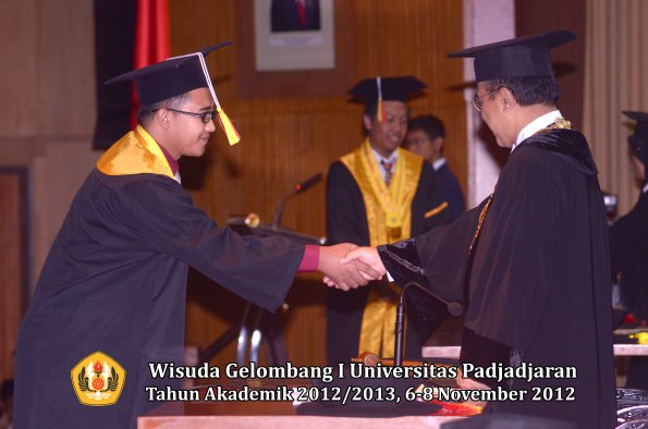 wisuda-unpad-gel-i-ta-2012_2013-fakultas-mipa-oleh-rektor-101