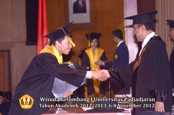 wisuda-unpad-gel-i-ta-2012_2013-fakultas-ekonomi-dan-bisnis-oleh-rektor-001