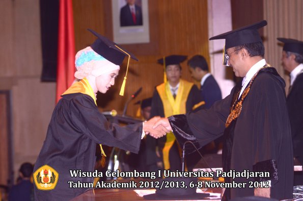 wisuda-unpad-gel-i-ta-2012_2013-fakultas-ekonomi-dan-bisnis-oleh-rektor-018