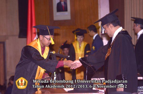 wisuda-unpad-gel-i-ta-2012_2013-fakultas-ekonomi-dan-bisnis-oleh-rektor-021