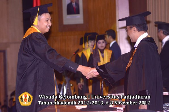 wisuda-unpad-gel-i-ta-2012_2013-fakultas-ekonomi-dan-bisnis-oleh-rektor-027