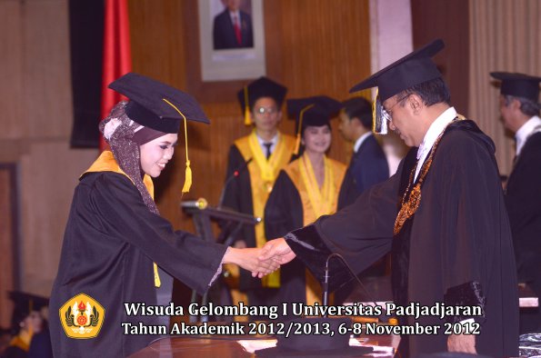 wisuda-unpad-gel-i-ta-2012_2013-fakultas-ekonomi-dan-bisnis-oleh-rektor-028