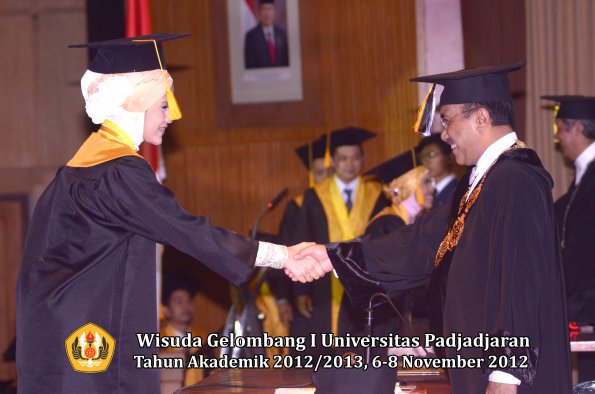 wisuda-unpad-gel-i-ta-2012_2013-fakultas-ekonomi-dan-bisnis-oleh-rektor-090