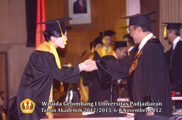 wisuda-unpad-gel-i-ta-2012_2013-fakultas-ekonomi-dan-bisnis-oleh-rektor-100