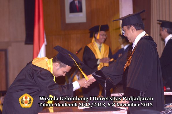 wisuda-unpad-gel-i-ta-2012_2013-fakultas-ekonomi-dan-bisnis-oleh-rektor-101