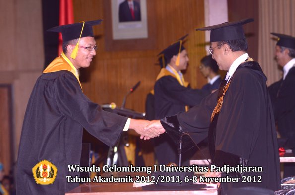 wisuda-unpad-gel-i-ta-2012_2013-fakultas-ekonomi-dan-bisnis-oleh-rektor-102