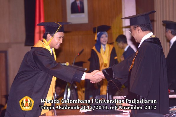 wisuda-unpad-gel-i-ta-2012_2013-fakultas-ekonomi-dan-bisnis-oleh-rektor-106