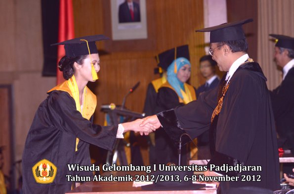 wisuda-unpad-gel-i-ta-2012_2013-fakultas-ekonomi-dan-bisnis-oleh-rektor-108