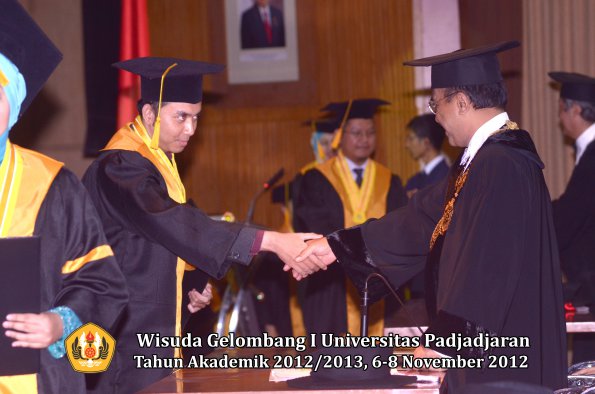 wisuda-unpad-gel-i-ta-2012_2013-fakultas-ekonomi-dan-bisnis-oleh-rektor-110