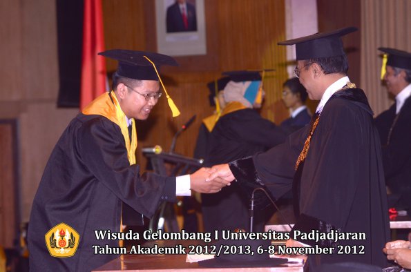 wisuda-unpad-gel-i-ta-2012_2013-fakultas-ekonomi-dan-bisnis-oleh-rektor-111