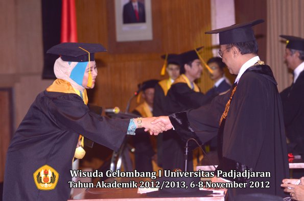 wisuda-unpad-gel-i-ta-2012_2013-fakultas-ekonomi-dan-bisnis-oleh-rektor-112