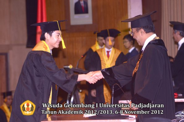 wisuda-unpad-gel-i-ta-2012_2013-fakultas-ekonomi-dan-bisnis-oleh-rektor-113