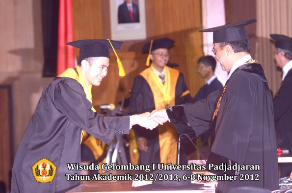 wisuda-unpad-gel-i-ta-2012_2013-fakultas-ekonomi-dan-bisnis-oleh-rektor-114