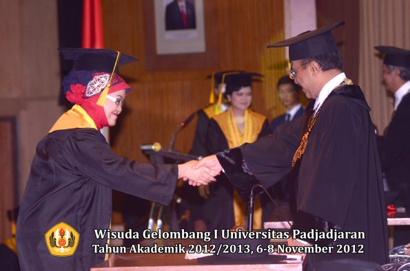 wisuda-unpad-gel-i-ta-2012_2013-fakultas-ekonomi-dan-bisnis-oleh-rektor-116