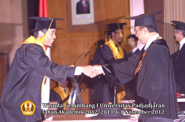 wisuda-unpad-gel-i-ta-2012_2013-fakultas-ekonomi-dan-bisnis-oleh-rektor-118