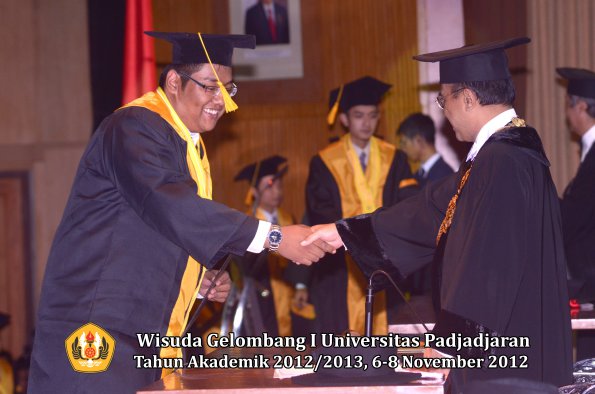 wisuda-unpad-gel-i-ta-2012_2013-fakultas-ekonomi-dan-bisnis-oleh-rektor-120