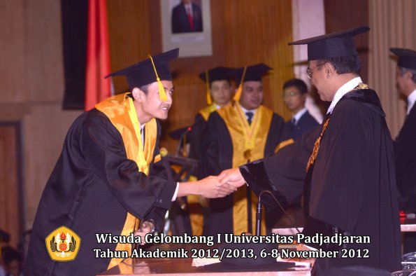 wisuda-unpad-gel-i-ta-2012_2013-fakultas-ekonomi-dan-bisnis-oleh-rektor-121