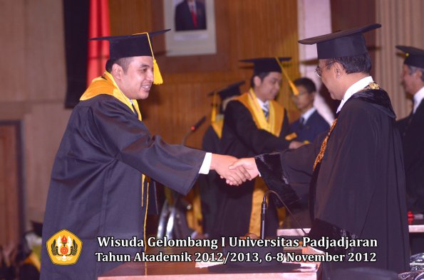 wisuda-unpad-gel-i-ta-2012_2013-fakultas-ekonomi-dan-bisnis-oleh-rektor-122