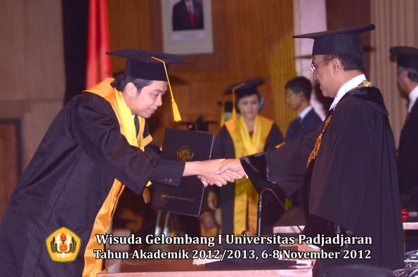 wisuda-unpad-gel-i-ta-2012_2013-fakultas-ekonomi-dan-bisnis-oleh-rektor-123