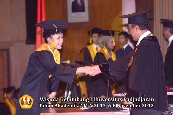 wisuda-unpad-gel-i-ta-2012_2013-fakultas-ekonomi-dan-bisnis-oleh-rektor-124