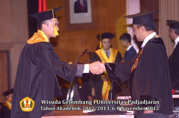 wisuda-unpad-gel-i-ta-2012_2013-fakultas-ekonomi-dan-bisnis-oleh-rektor-126