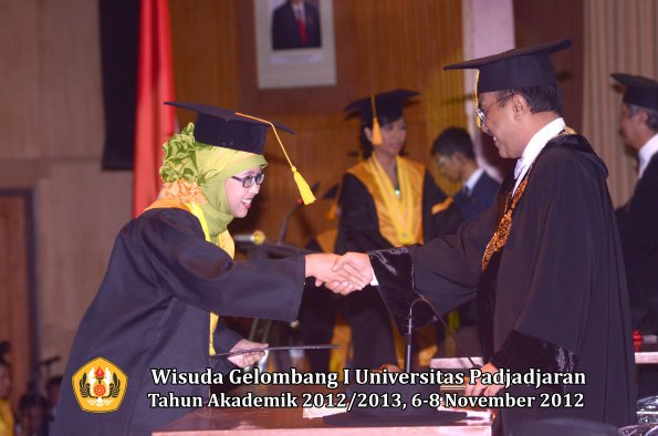 wisuda-unpad-gel-i-ta-2012_2013-fakultas-ekonomi-dan-bisnis-oleh-rektor-130