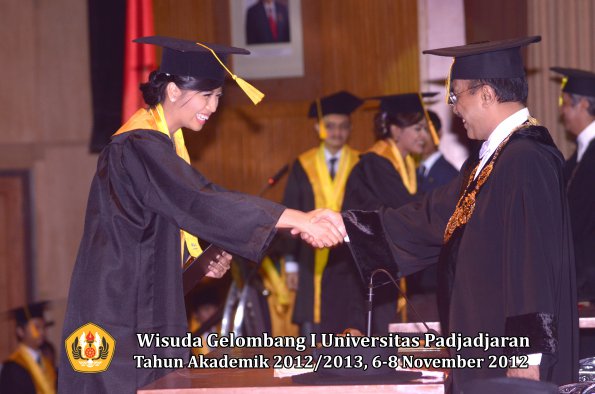 wisuda-unpad-gel-i-ta-2012_2013-fakultas-ekonomi-dan-bisnis-oleh-rektor-131