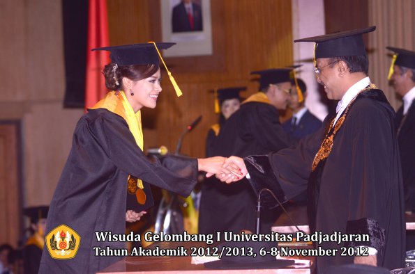 wisuda-unpad-gel-i-ta-2012_2013-fakultas-ekonomi-dan-bisnis-oleh-rektor-132