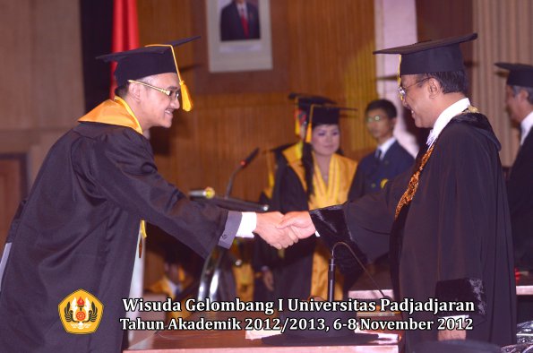 wisuda-unpad-gel-i-ta-2012_2013-fakultas-ekonomi-dan-bisnis-oleh-rektor-133