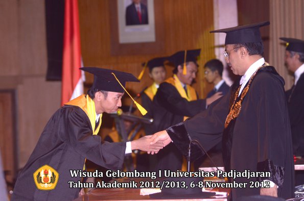 wisuda-unpad-gel-i-ta-2012_2013-fakultas-ekonomi-dan-bisnis-oleh-rektor-136